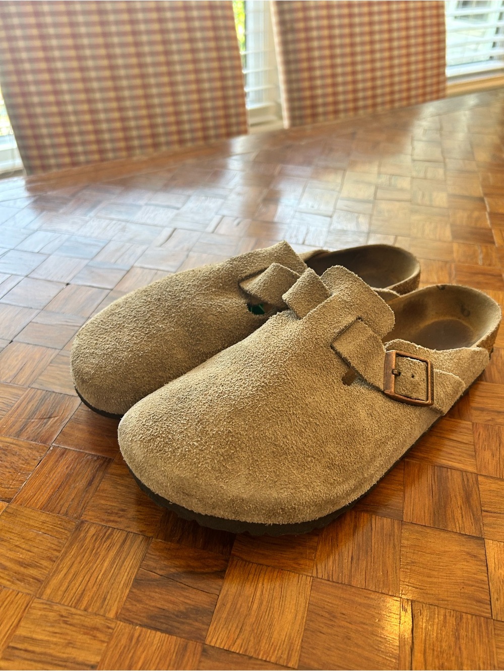 Men’s Birkenstocks Arizona Suede Slip-On Clog with Buckle – Tan